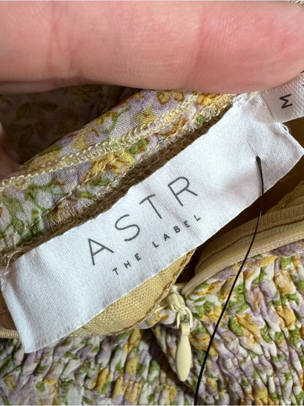 ASTR The Label NWT Yellow Floral Off Shoulder Puff Sleeve Mini Dress M - Picture 8 of 10